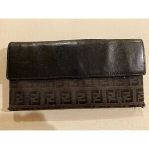 Fendi Vintage Leather & Logo Wallet